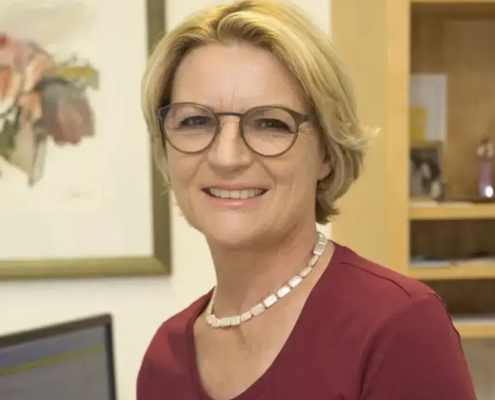 Dr. Doris Schmidhofer